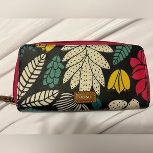 Fossil Wallet ! Great Condition !